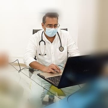 Dr Shahil Dawreeawoo at work in the consulting room